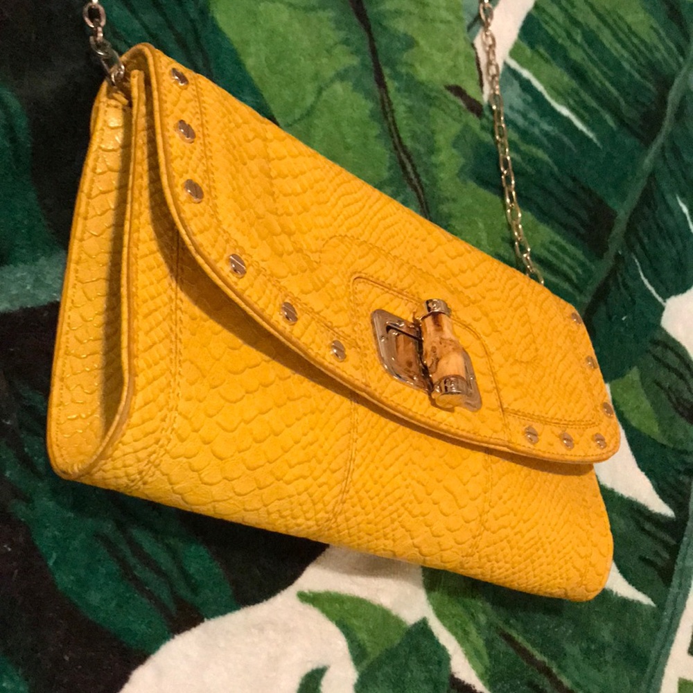 Yellow reptile clutch, gold chain removable strap - Picture 3 of 4